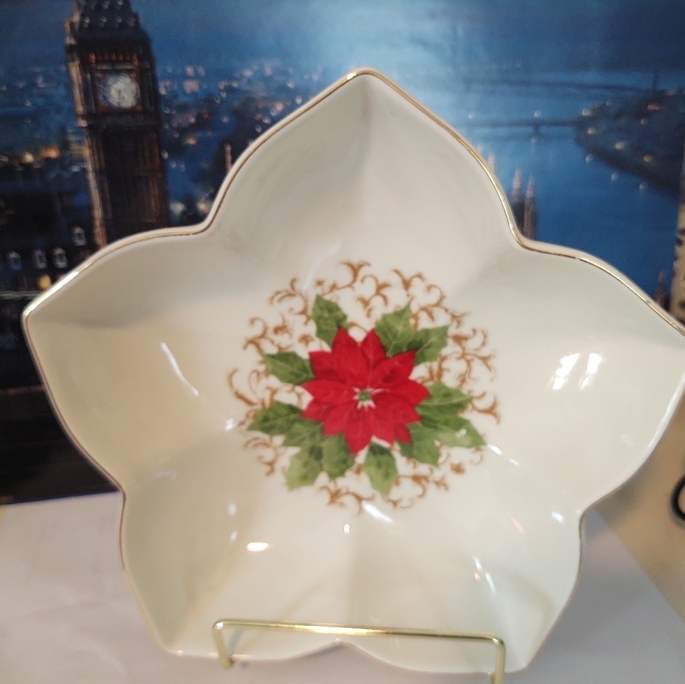 Essex Poinsetta Shaped Bowl